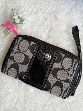 Vintage Coach Zip Around Wristlet